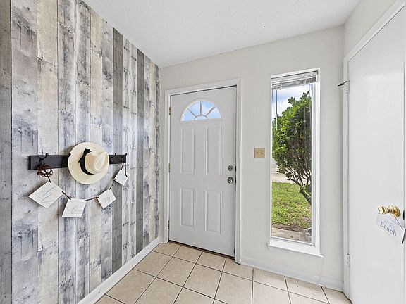 2nd image of 208 Sharon Ct