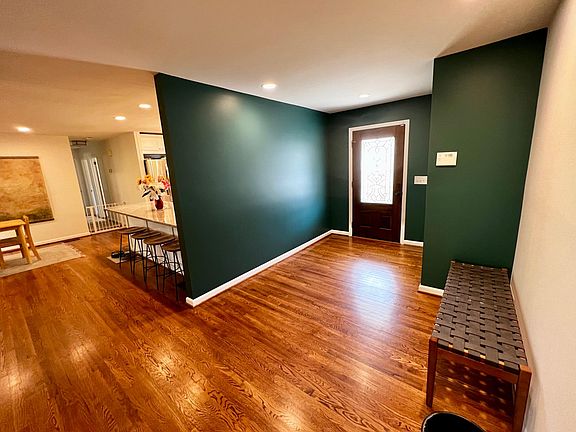5th image of 2228 Meadowvale Dr