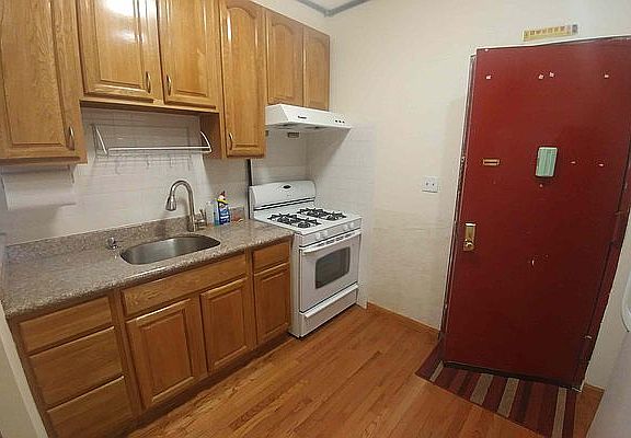 4th image of 58 Henry St APT 3