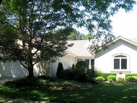 1920 Gladstone Dr photo 1