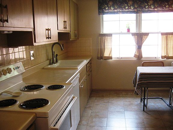kitchen with eating area