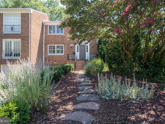 2nd image of 2930 Nob Hill Ct