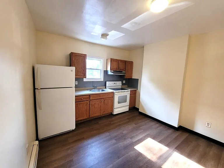576 Zion St — Photo 14