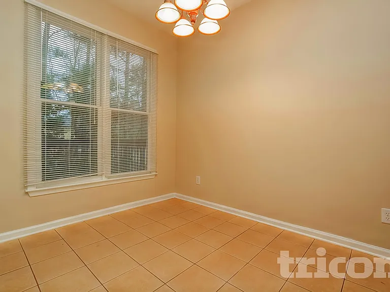 605 Kaylins Ct — Photo 4
