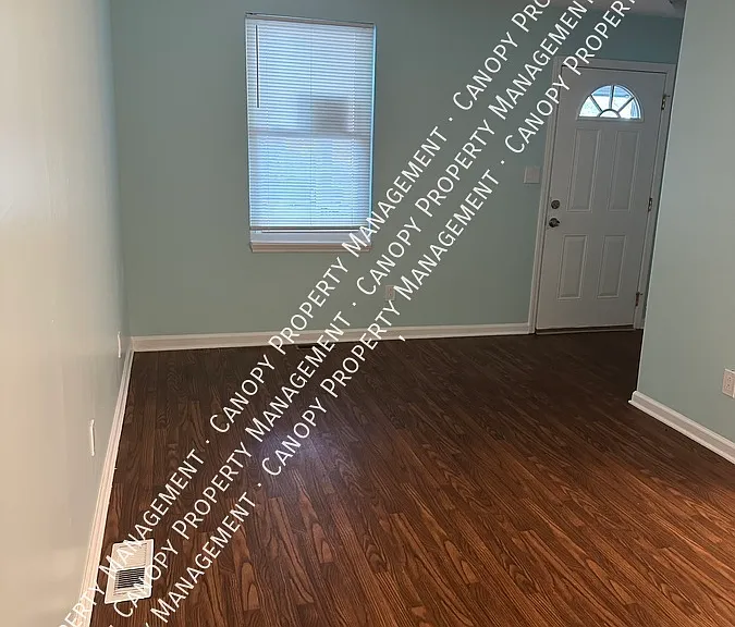 724 Charles Ave — Photo 5