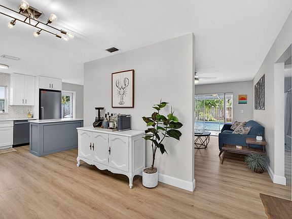 5th image of 9820 Daisy Avenue