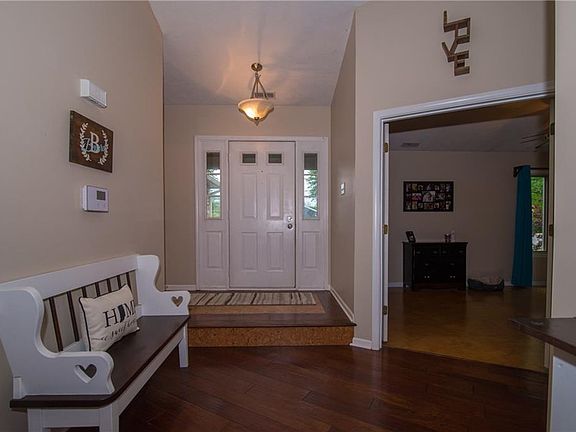 5th image of 156 Foxwood Dr