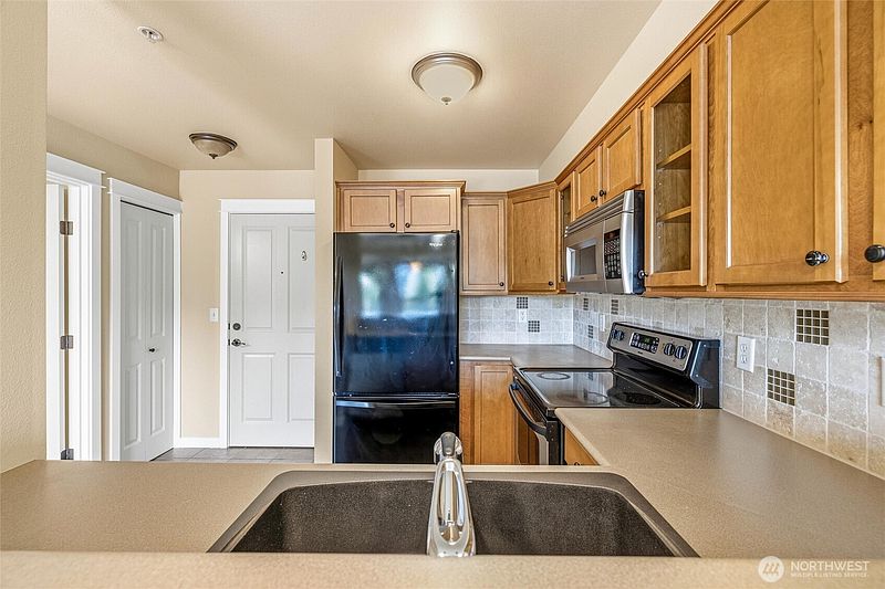 5th image of 700 32nd Street #A202