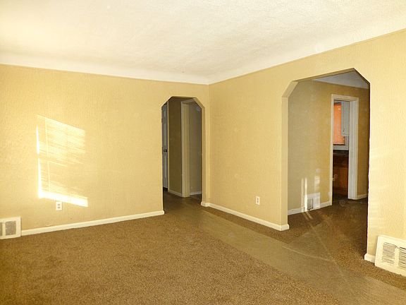 2nd image of 15365 Sussex St