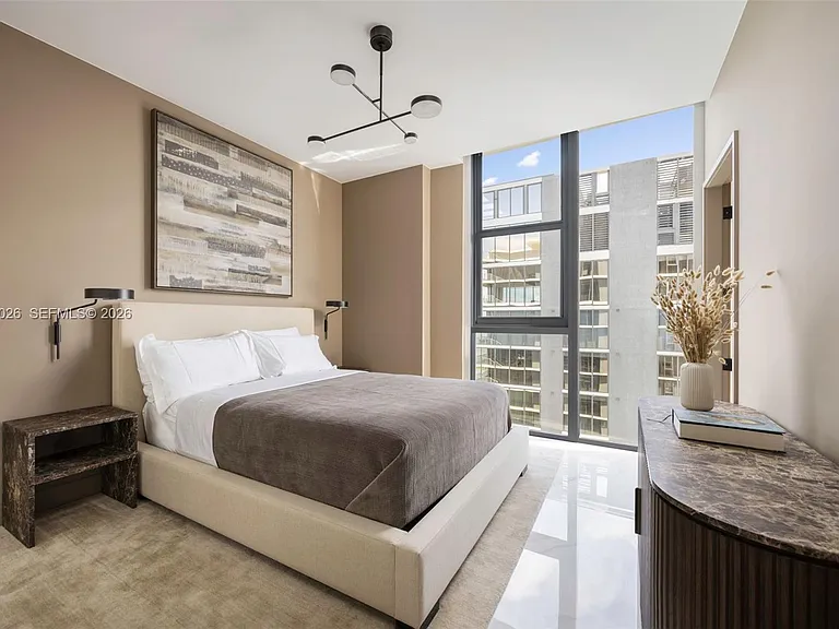 700 NE 24th St #Penthouse 5904 — Photo 15