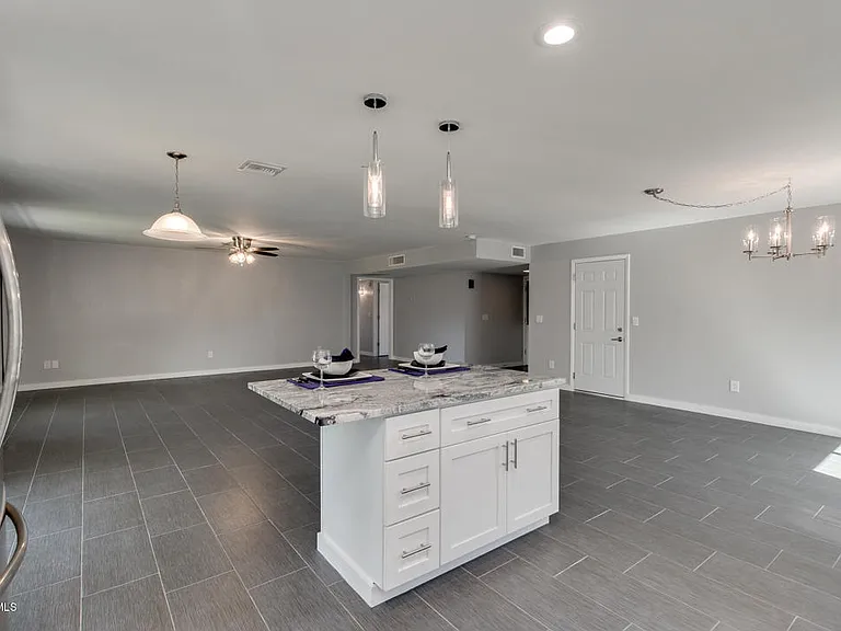 1115 W Barrow Dr — Photo 21