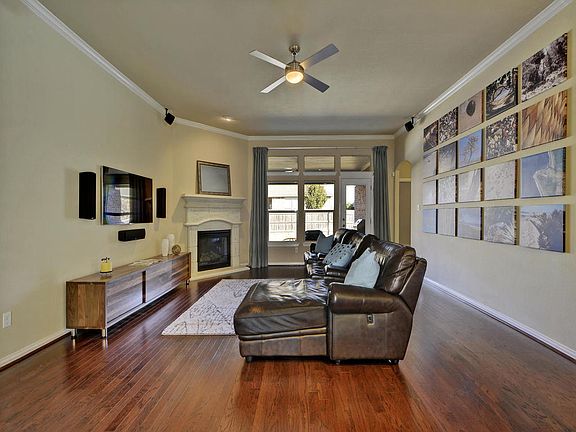 5th image of 513 Rolling Brook Ln