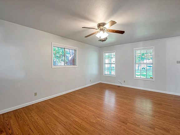 4th image of 1304 W Avenue A
