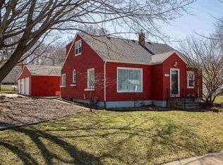 1006 W 8th St, Cedar Falls, IA 50613