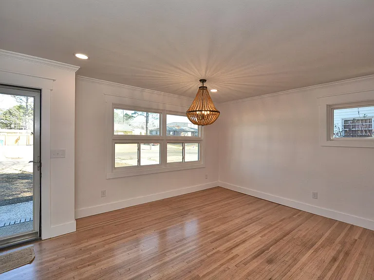 109 Edgemont Dr — Photo 6