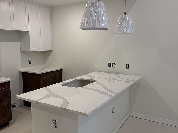4th image of 2129 2nd Ave N #103