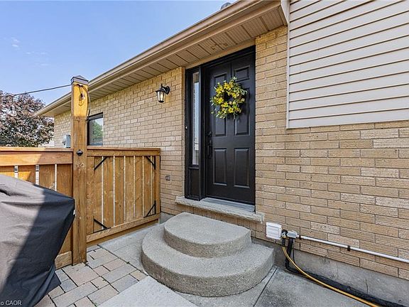 4th image of 37 Sandalwood Dr