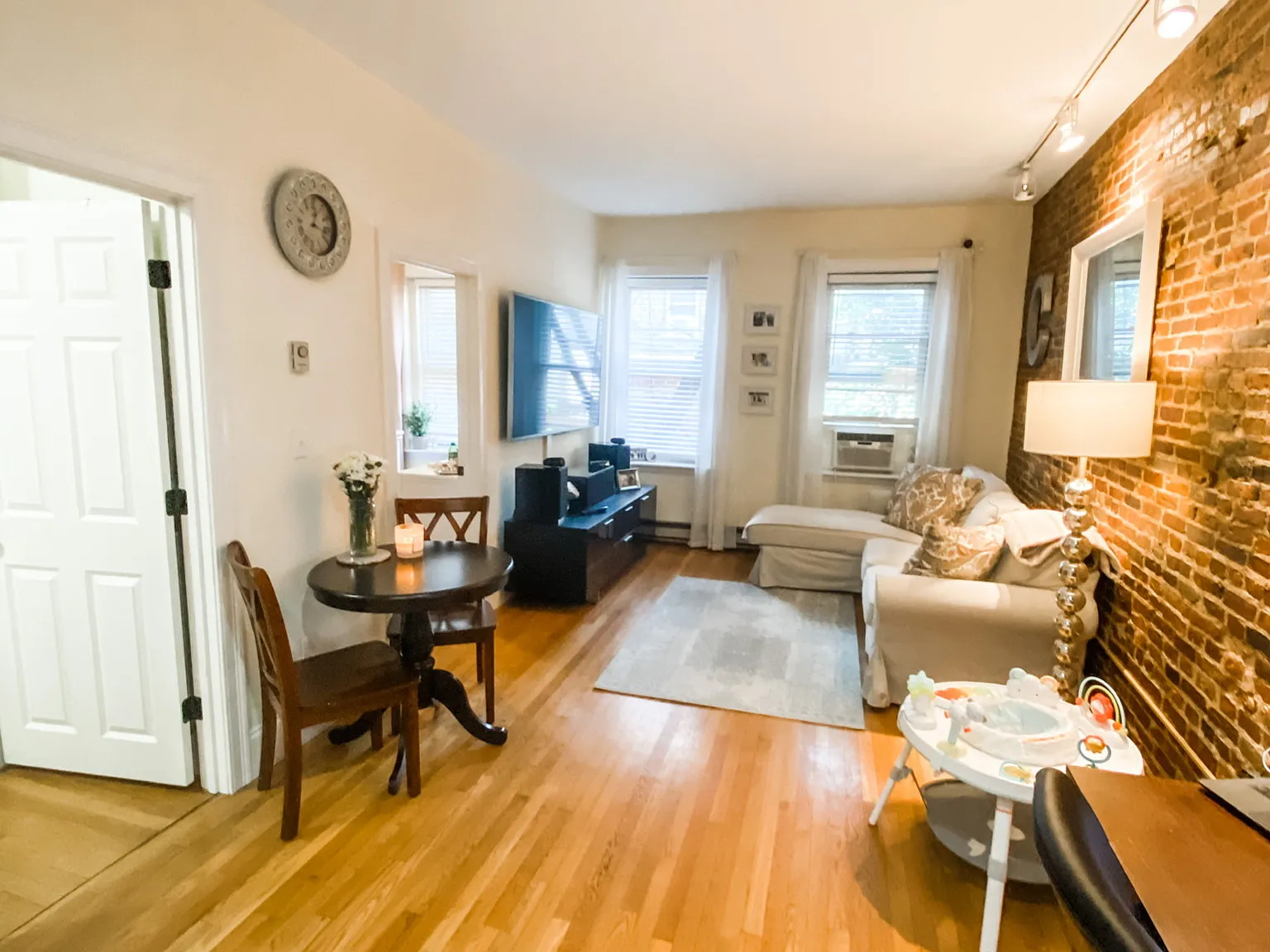 2 bed, 820 sqft, $4,200 — Photo 1