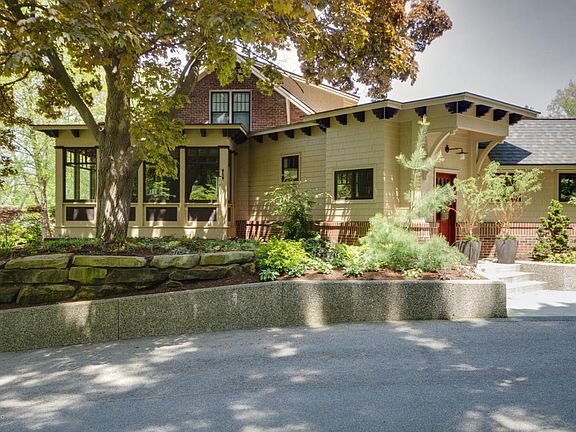 2nd image of 820 Lake Ave