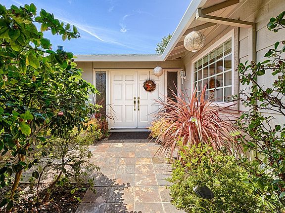 4th image of 113 Valley Oaks Drive