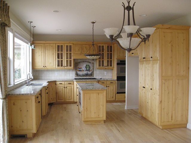 2nd image of 1269 Yosemite Dr