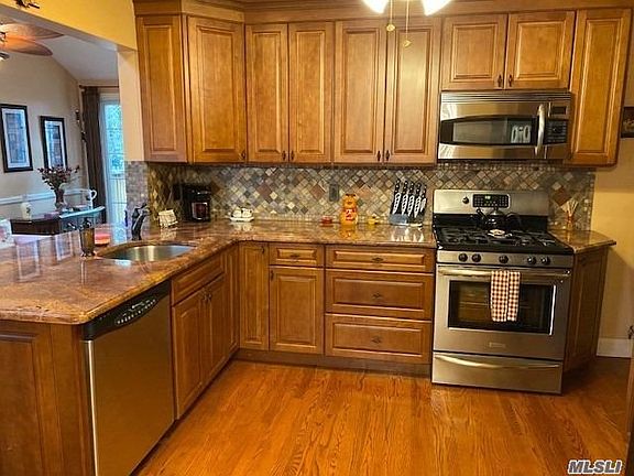 5th image of 3351 Maplewood Dr N