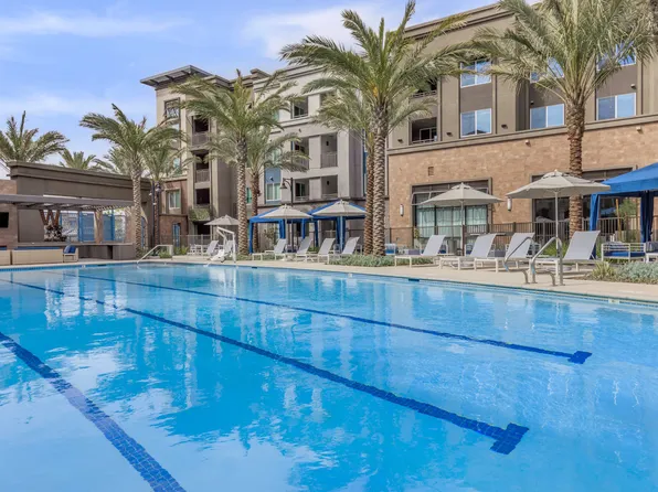 Oxnard Town Square 12