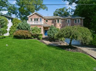 11 Lylewood Dr, Tenafly, NJ 07670
