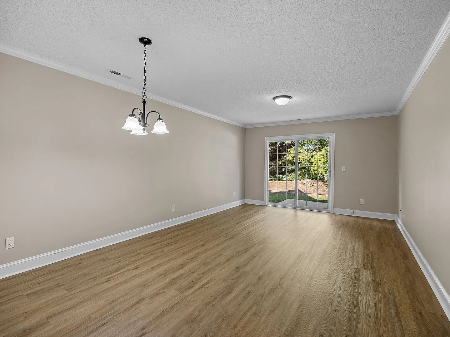 3 Bedroom Townhome Centrally Located between Spartanburg & Downtown Greenville — Photo 4