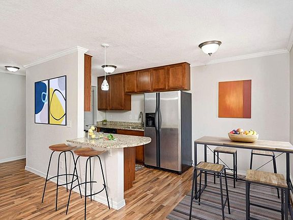 2nd image of 3120 Hennepin Ave S #105