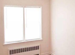 700 E Henry Clay St APT 13, Whitefish Bay, WI 53217
