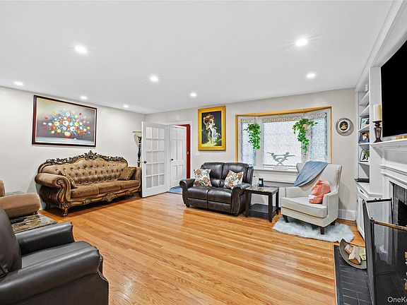 3rd image of 14 Chelsea Court
