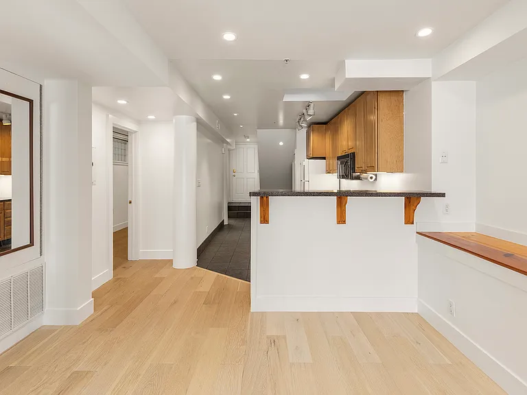 1424 Grove St #A — Photo 4