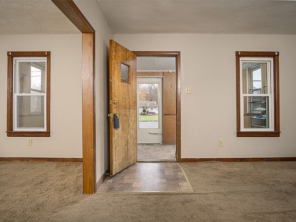 5th image of 202 Carl St