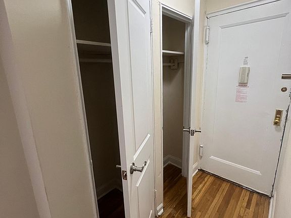 3rd image of 14336 Barclay Ave APT 5B