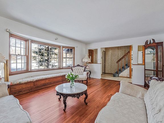 3rd image of 140 Seaman Neck Road