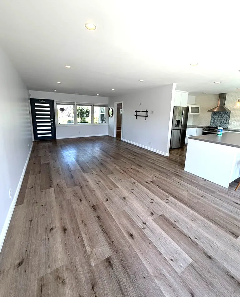 4 bed, 1450 sqft, $4,590 — Photo 4