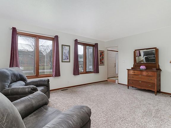 3rd image of 502 Chelsea Dr