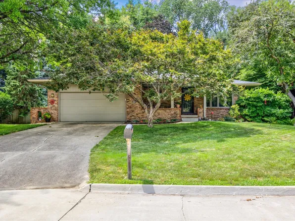 3808 Melanie Cir, Urbandale, IA 50322