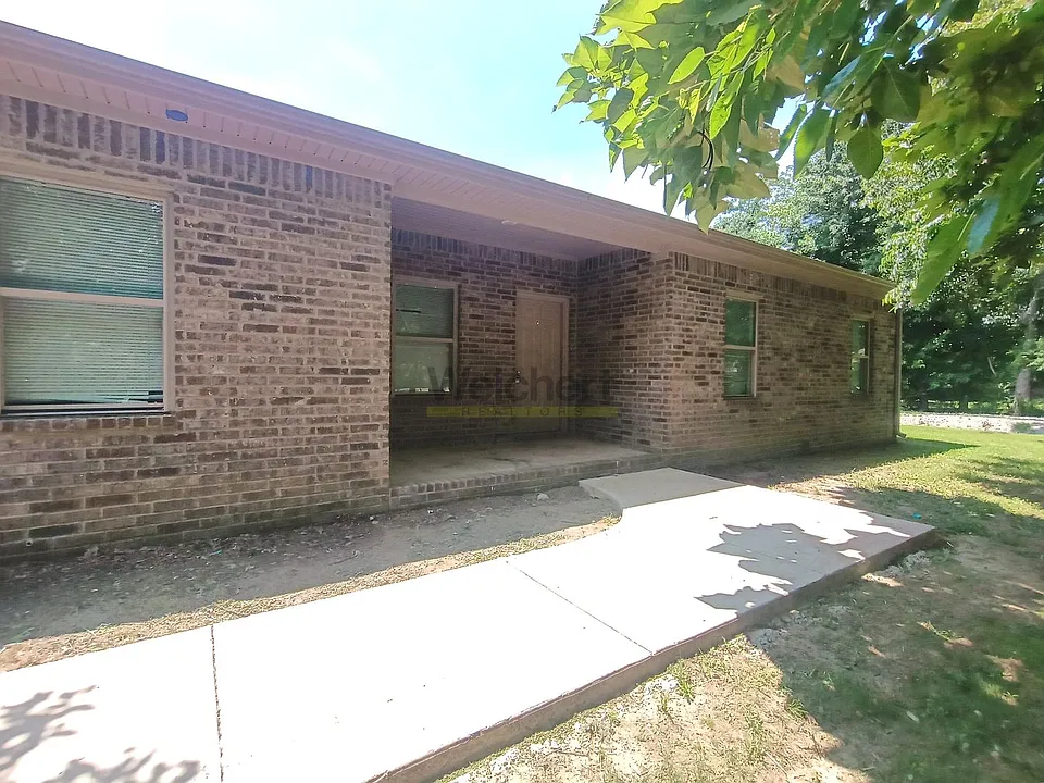 824 N 4th St