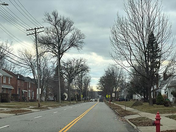 4th image of 341 E 250th St