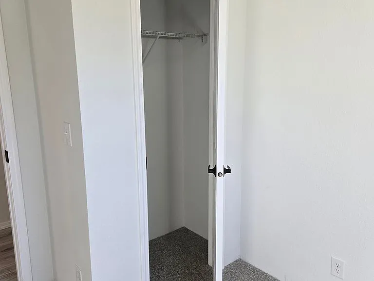 816 N Midland Blvd — Photo 8
