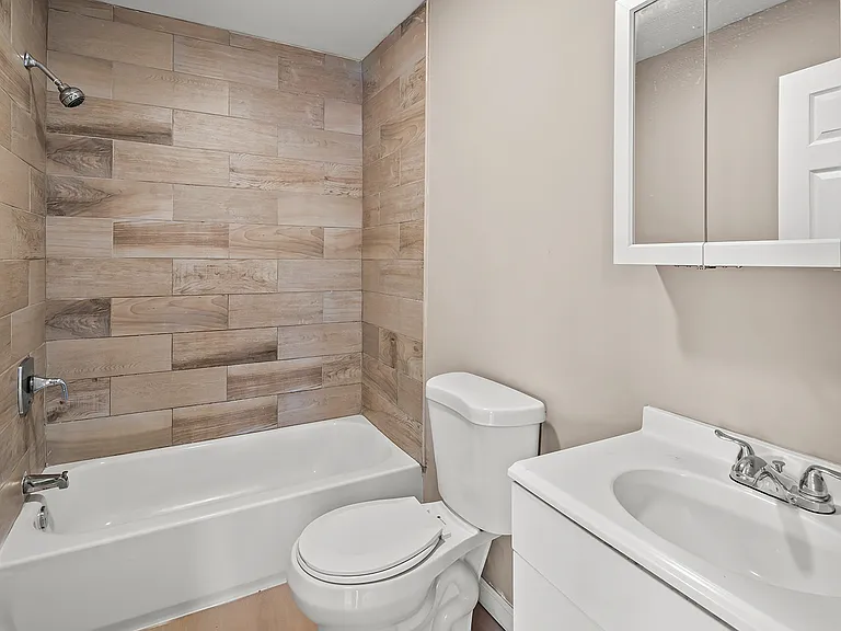 113 E Main St #2 — Photo 5