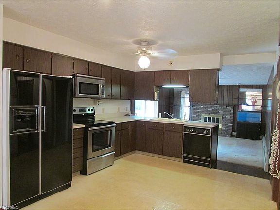 5th image of 8069 Royalview Dr