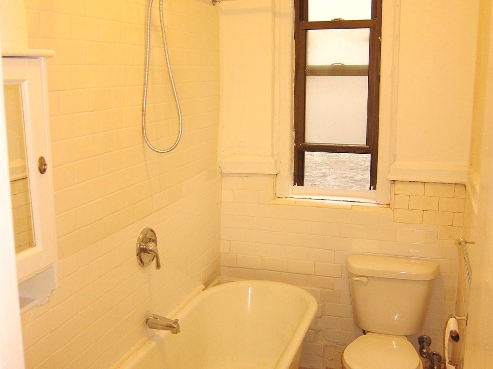 2nd image of 530 Manhattan Ave APT 48