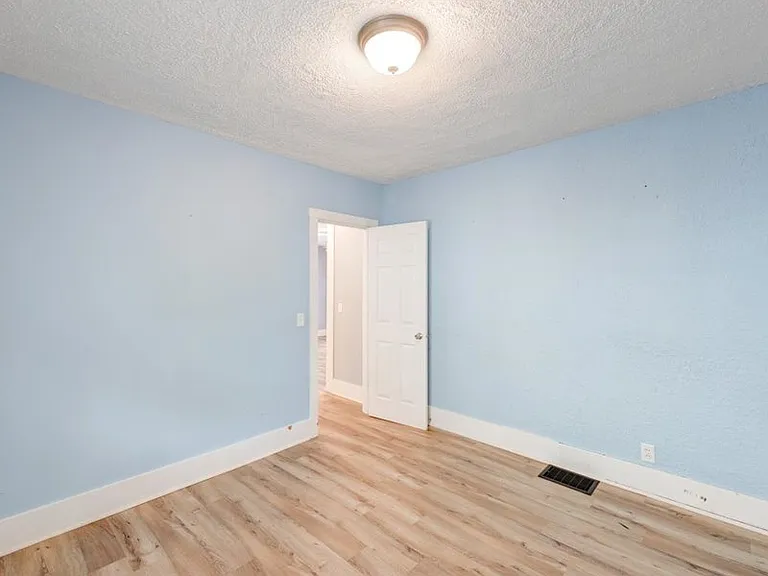 1308 E Taylor St — Photo 26