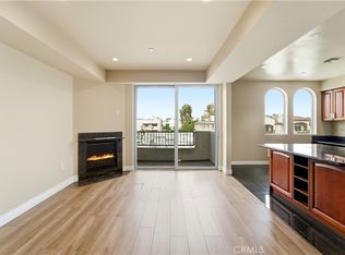 11218 Camarillo St APT 402, North Hollywood, CA 91602