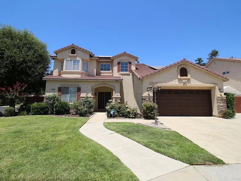 2542 E Omaha Ave — Photo 1