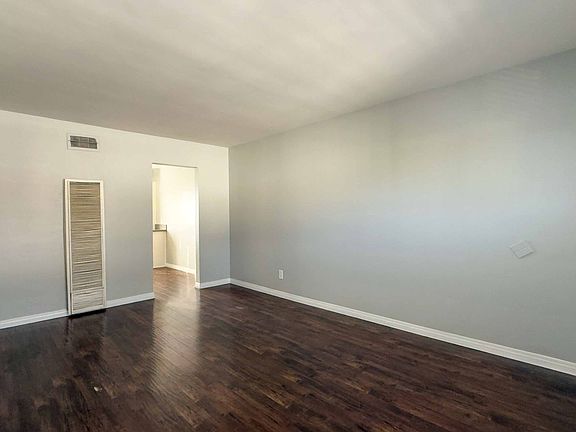 3rd image of 4110-41245 32nd St #41105