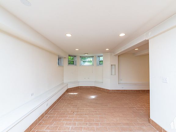 4th image of 4612 N Claremont Ave #G